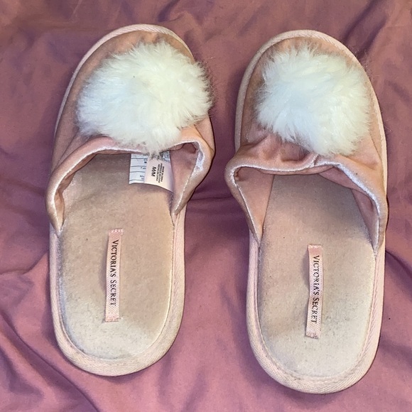 Victoria’s Secret fluffy slippers - Picture 4 of 9
